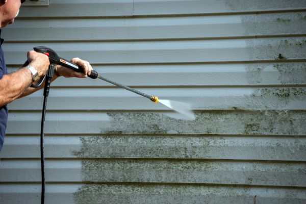 Vinyl Siding Power Washing in Gainesville