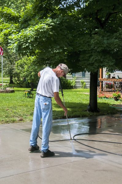Driveway Concrete Cleaning in Gainesville
