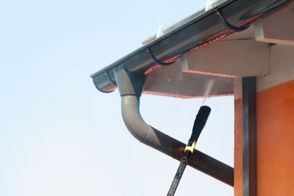 Eaves Power Washing in Gainesville
